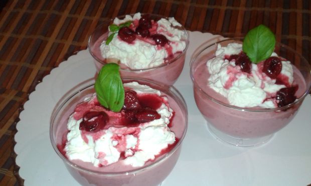 Deser wiśniowo - jogurtowy
