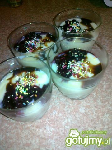 Deserek pudding-owy z dżemem z figi