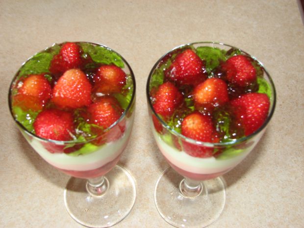 Desery truskawkowo-jogurtowe