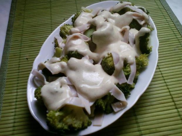 Dietetyczna sałatka z brokułem