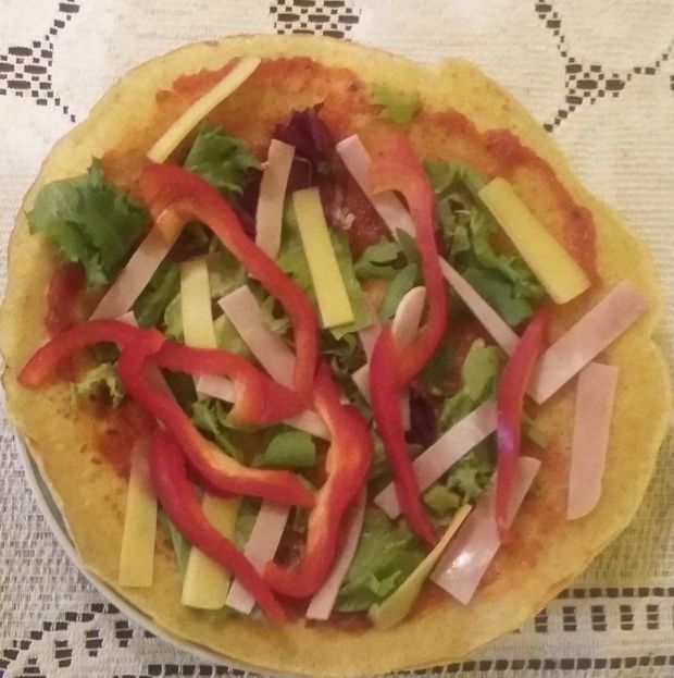 dietetyczny naleśnik-tortilla z sałatą