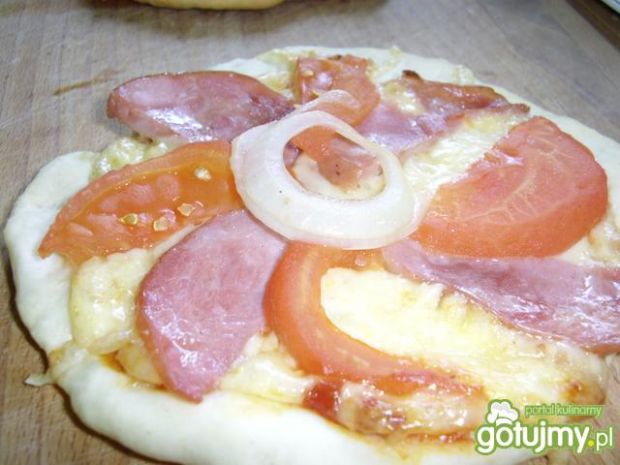 domowa pizza na gruuubym cieście