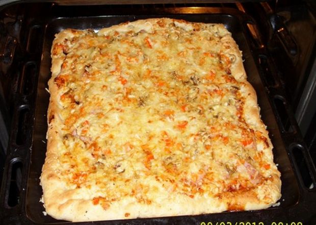 Domowa włoska pizza