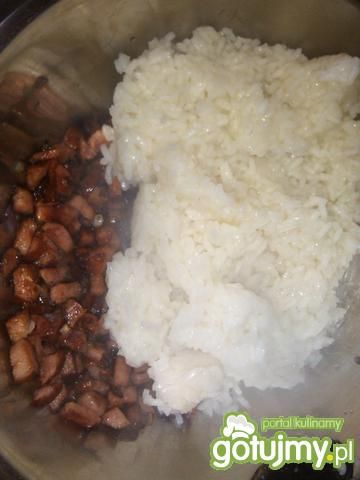 Domowe gołąbki z kiełbasą i ryżem
