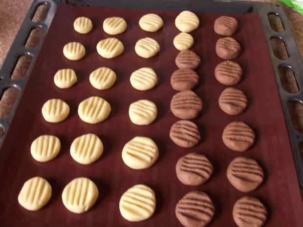 Domowe kakaowe maślane ciasteczka