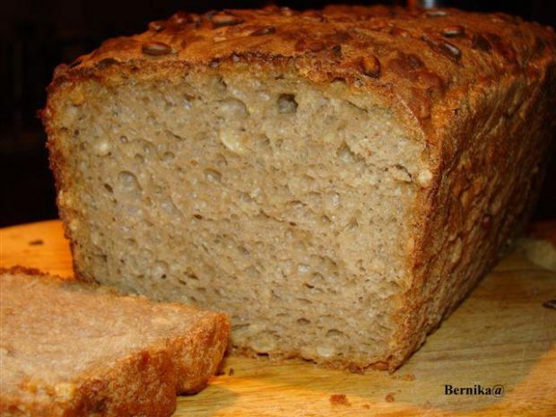 Domowy chleb pszenno-żytni 