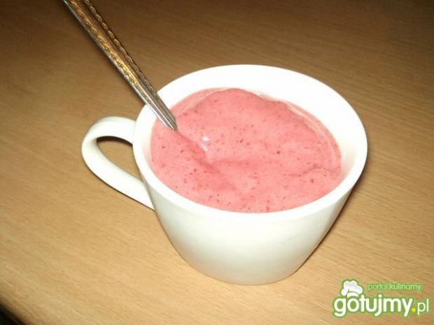 Domowy jogurt truskawkowy
