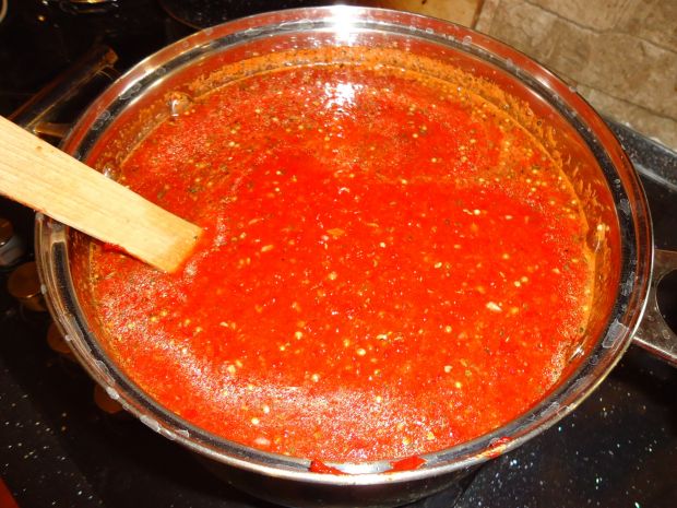 Domowy ketchup z czerwonej papryki