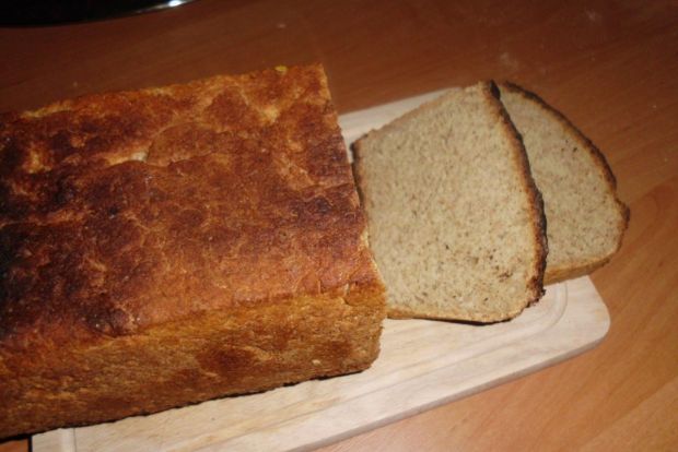 Domowy pełnoziarnisty chleb