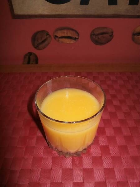 Drink z ajerkoniakiem,wódką i sokiem pomarańczowym