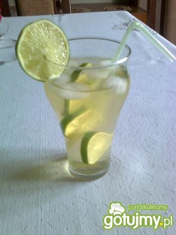 Drink ziołowy z limonką
