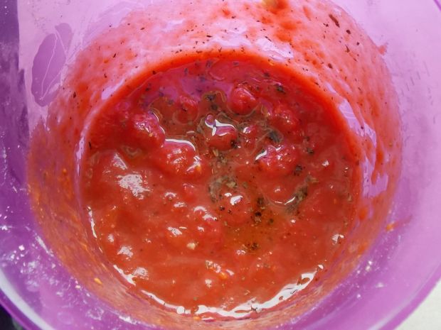 Drobiowe roladki z cieciorką w pomidorach 