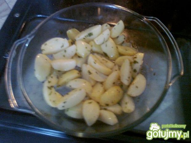 Duszone warzywa z pieczonym ziemniakami