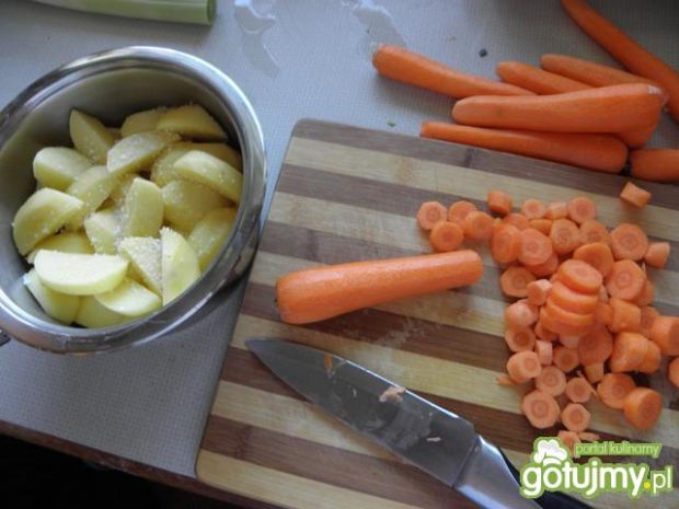 Duszony brokuł z marchewką i ziemniakami
