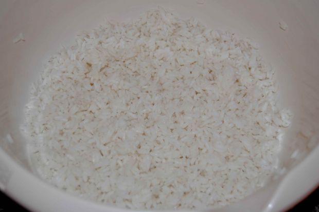 Dynia faszerowana ryżem, jarmużem i mięsem mielony