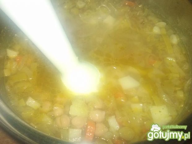 Expresowa zupa krem z ciecierzycą