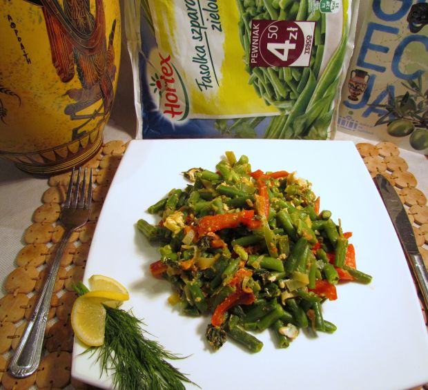 Fasolka szparagowa zielona z warzywami w jajku 