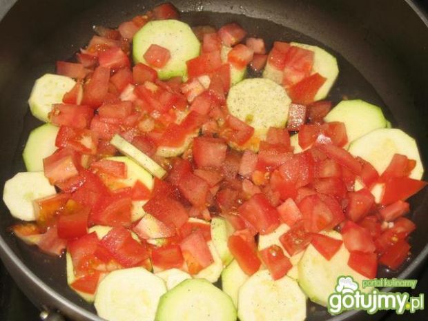 Filet drobiowy z cukinia i pomidorami