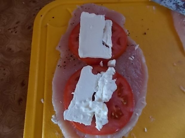 Filet nadziewany fetą i pomidorem