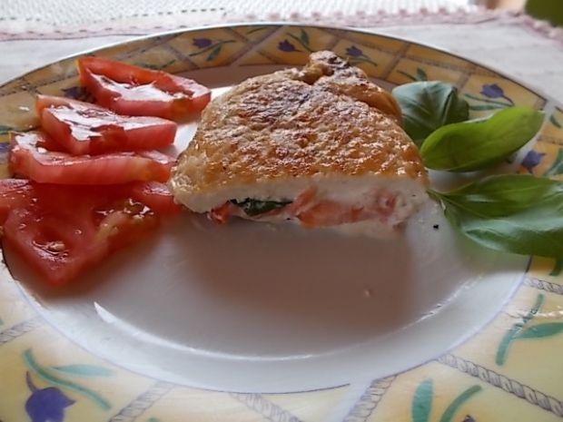 Filet nadziewany pomidorem i bazylią
