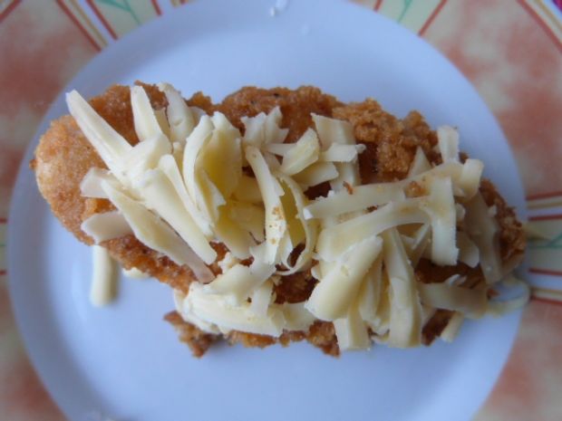 Filet z kurczaka w panierce z żółtym serem