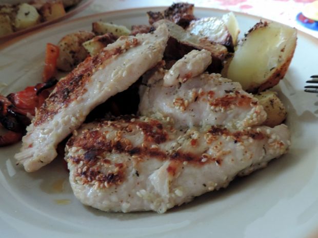 Filet z kurczaka z marynacie miodowo-sezamowej