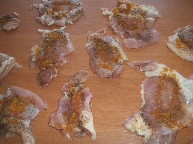 Filety u udźca kurczaka w sosie pieczarkowym