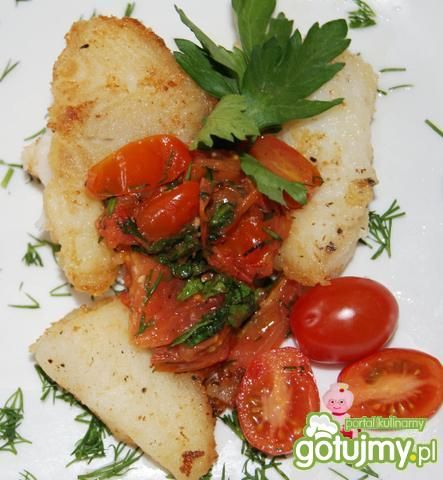 Filety z halibuta z duszonymi pomidorkam