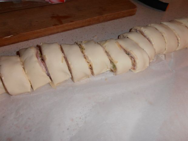 Francuskie rollsy z szynką serrano