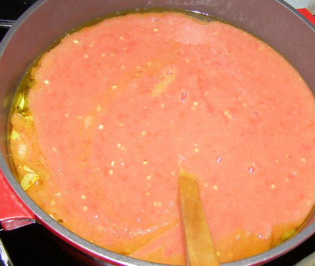 Gołąbki z szybkowara z sosem ze świeżych pomidorów