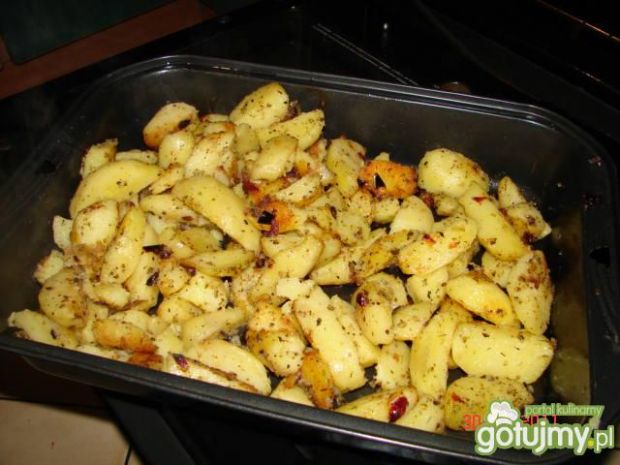 Gotowao-pieczone chrupkie ziemniaki