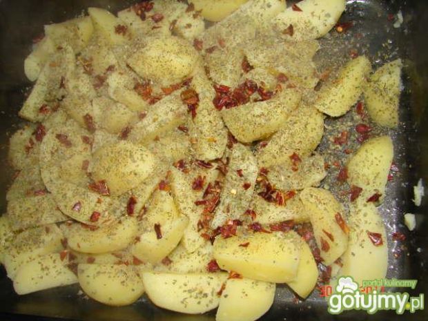 Gotowao-pieczone chrupkie ziemniaki