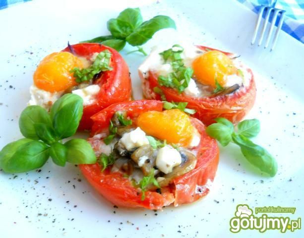Grillowane pomidory nadziewane  jajkiem 