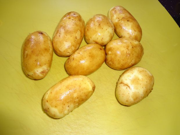 Grillowane ziemniaki otulone boczusiem