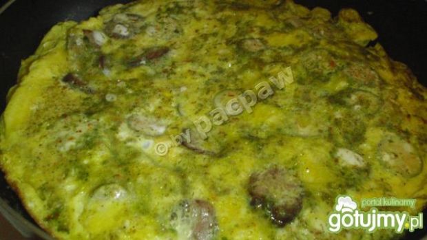 Gruby omlet z  polędwicą łososiową