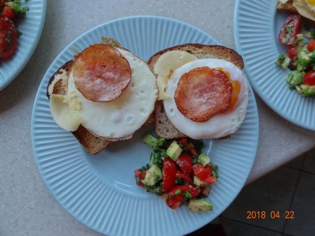 Grzanki z jajkiem na śniadanie