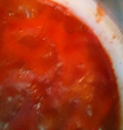 Gulasz z indyka z kukurydzą i sosem pomidorowym