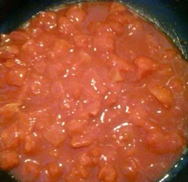 Gulasz z piersi kurczaka z fasolą i pomidorami