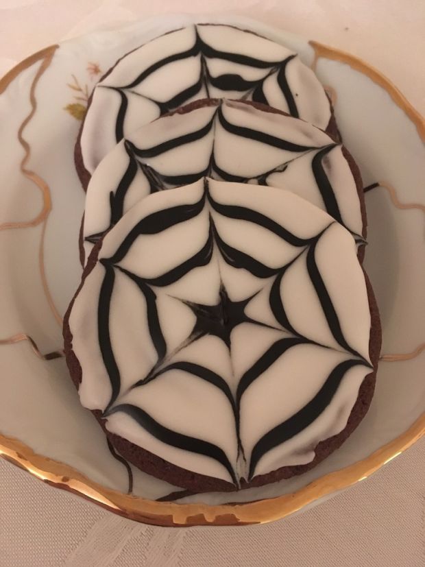 Halloweenowe ciasteczka "Pajączki"