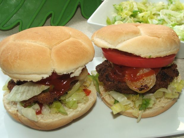 Hamburgery z mięsem, sałatą i pomidorem