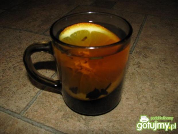 Herbata z goździkami i pomarańczą