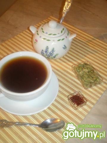 Herbata z kardamonem i szafranem