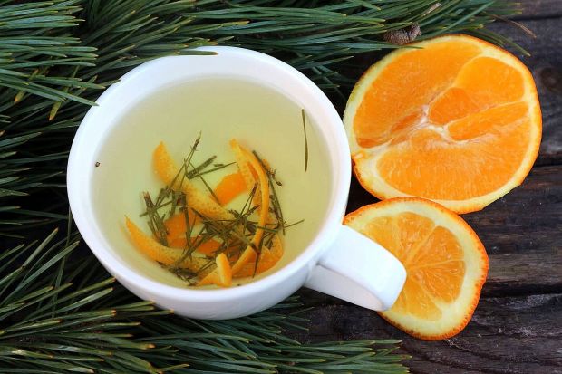 Herbatka z igieł sosnowych z pomarańczą