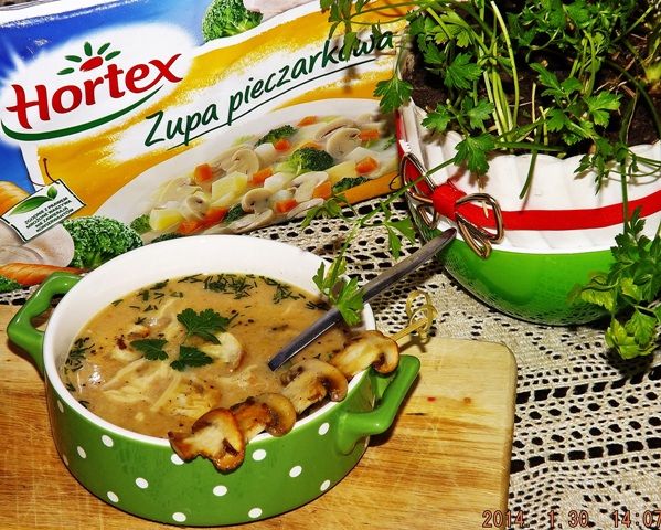 Hortex Zupa krem z pieczarek i serkami.