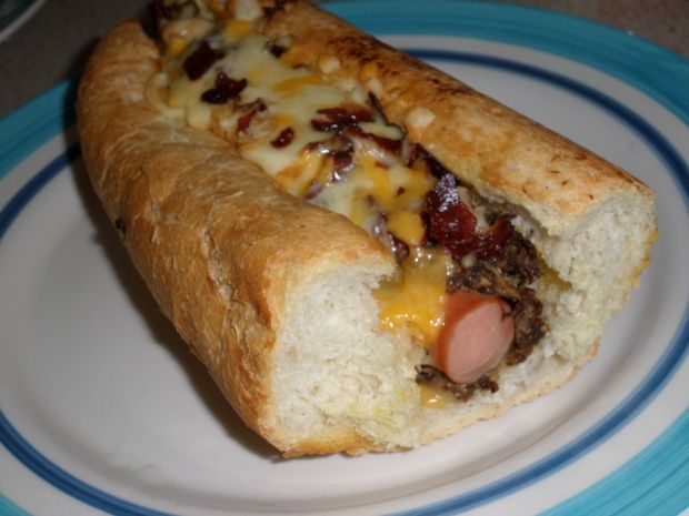 Hot dog z boczkiem 