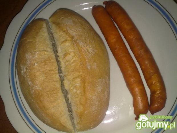 Hot-dogi z kiełbasek serowych 