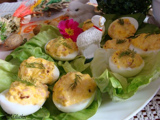 Jajeczka zapiekane pod serem