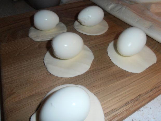 Jajeczko ukryte pod francuskim płaszczem