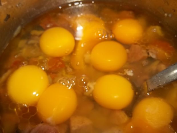 Jajecznica z pieczarkami i kiełbasą