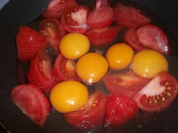 Jajecznica z pomidorami